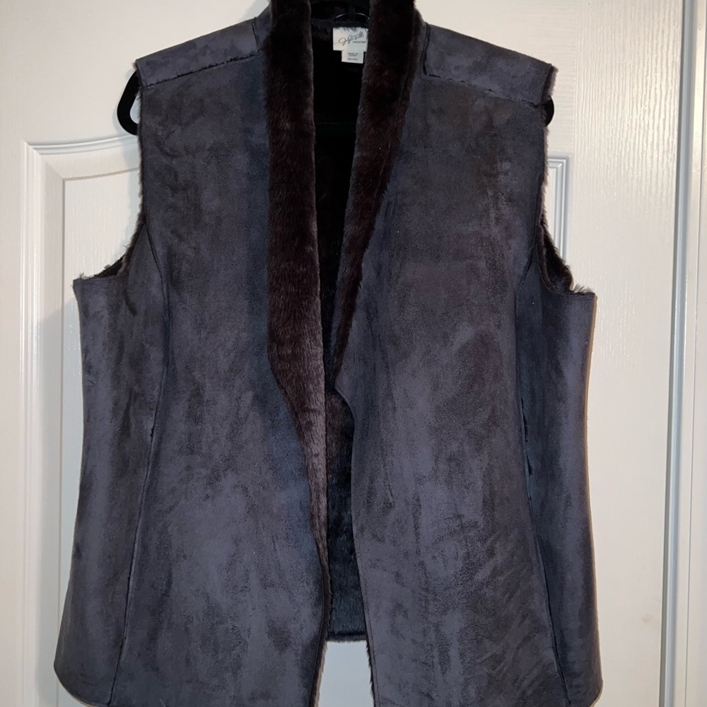 Jaclyn Smith Sleveless Jacket